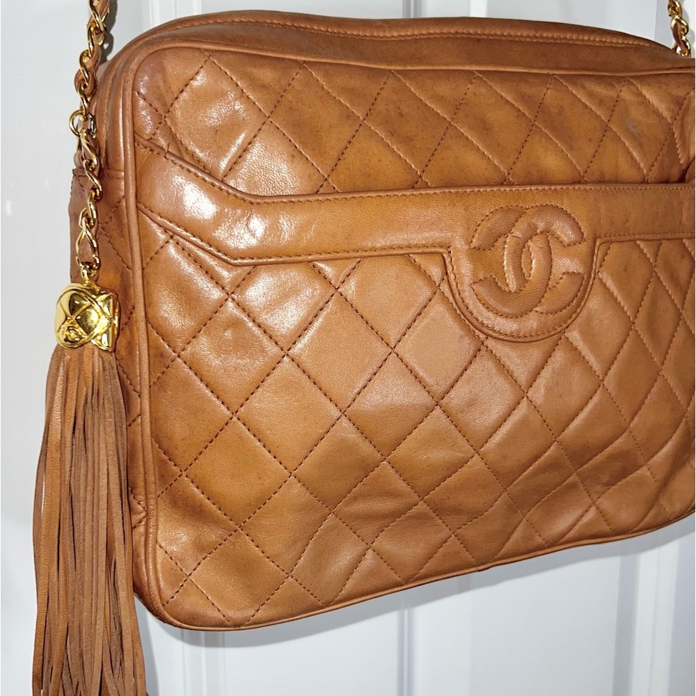 Vintage CHANEL CC Tassel Camera Bag in Tan Leather - GUC - Picture 2 of 14
